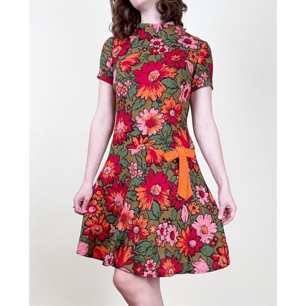 Vintage 50s 60s Floral Mini-Midi Dress in Green with Pink & Orange Blooms